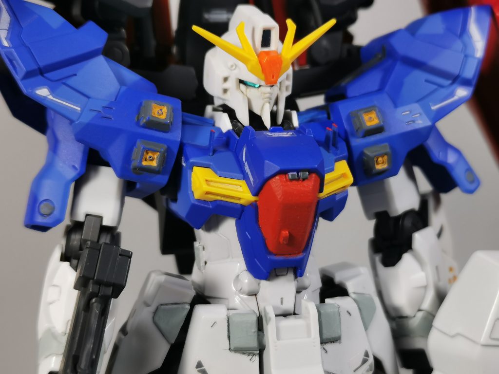 頭部はスクランブルガンダムをアニメ劇中のF91とゼータがミックスされた形に改修。なかなかイケメンに出来たと思います。 