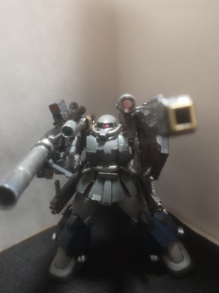 三番機は「高機動型ザクⅡ［重装備試験仕様］」。統合整備計画の完成形として立案された所謂全部載せプラン。