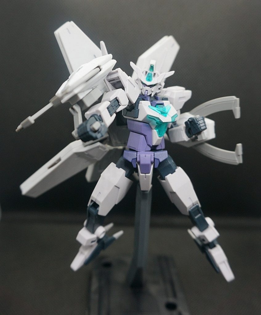 コアガンダムの体格、G3のカラーリング、ネプテイトの蝶ようなシルエットで可愛くなってていい感じ