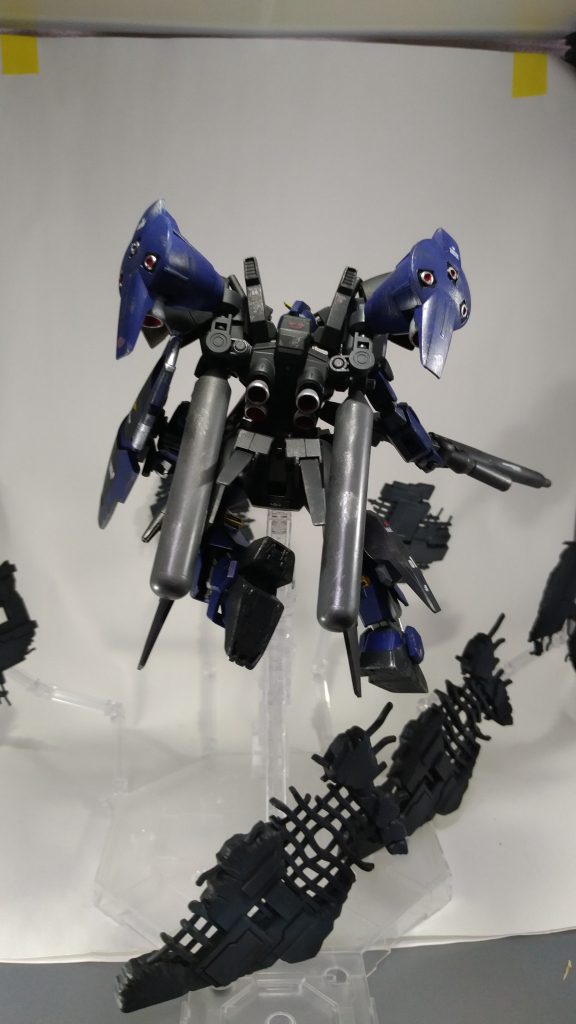 腰にステインメンのテールバインダーを装備し推進力の強化
AMBACとしてもしよう可能に
見にくいですが、足の強化装甲裏にバーニアを装備しています