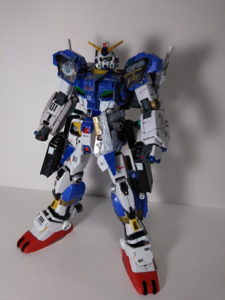 前回に続いてオリジナルのウーアオーガンダムです!エクシアのセブンソードとケルディムガンダムサーガのセブンガンの要素を入れて中距離型装備を作りました!武装はGNピストル×2 GNピストルII×4 改良型GNピストル×1 合計7つ ビームサーベルも7つです多いほうがいいと思ったのですが、ごてごてしすぎですね長々話してしまいすみませんではどうぞ!