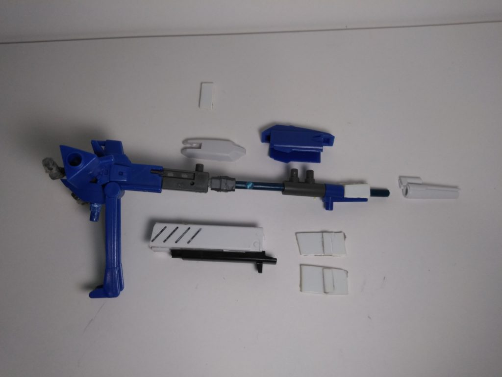 ガシャポンサイズでは少し小さく感じたのでランナーを使い延長　mgνガンダムのビームライフルを使いましたご覧いただきありがとうございました！