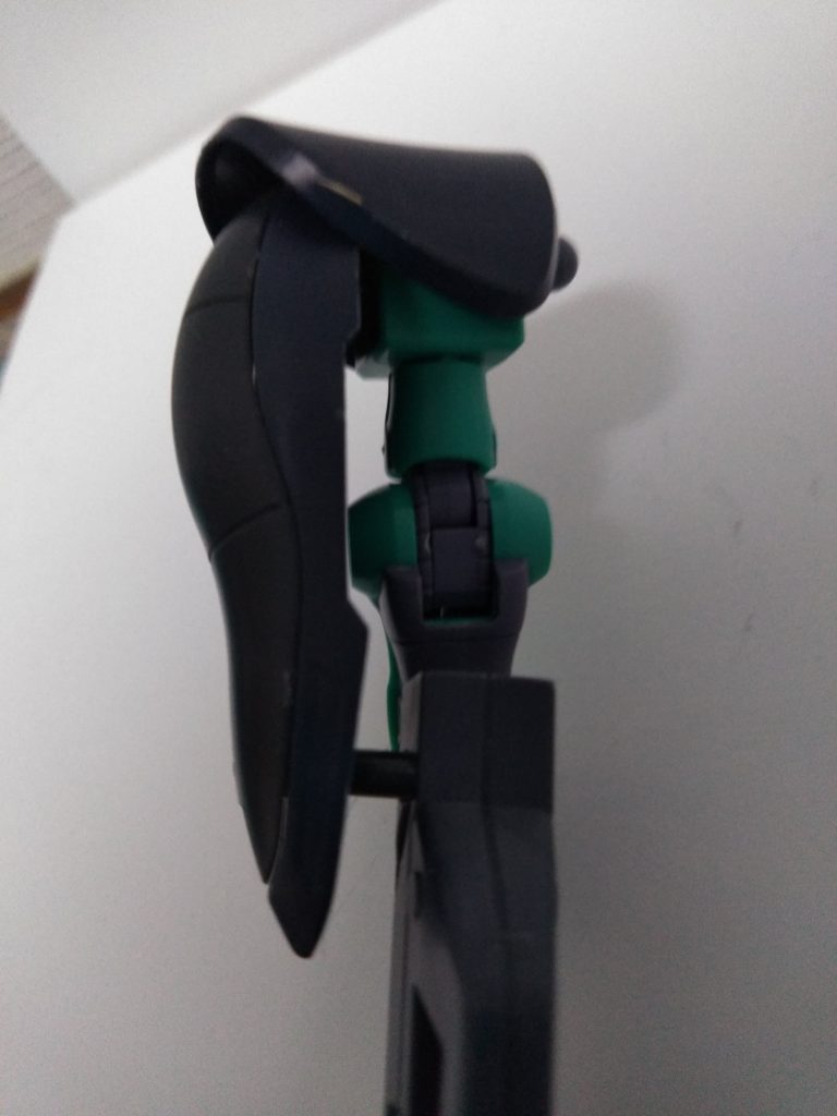 腕は3ミリを開け接続