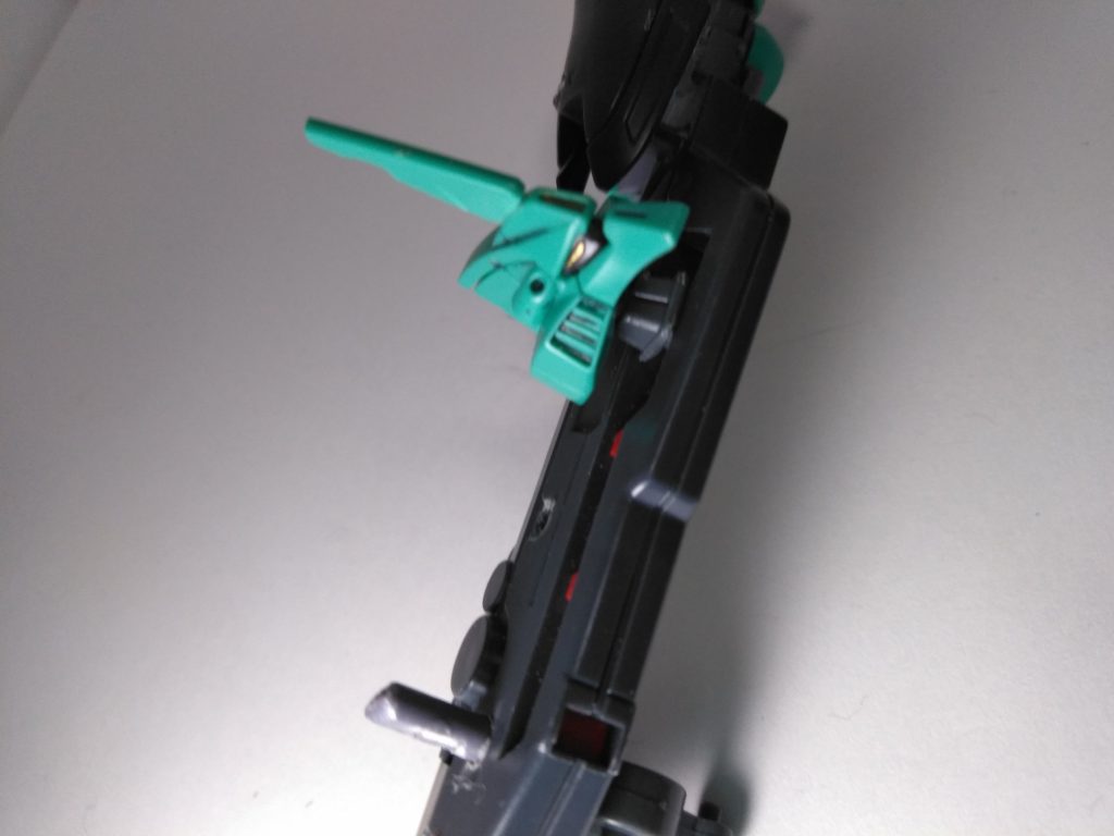 顔はツインアイを塗り分けました