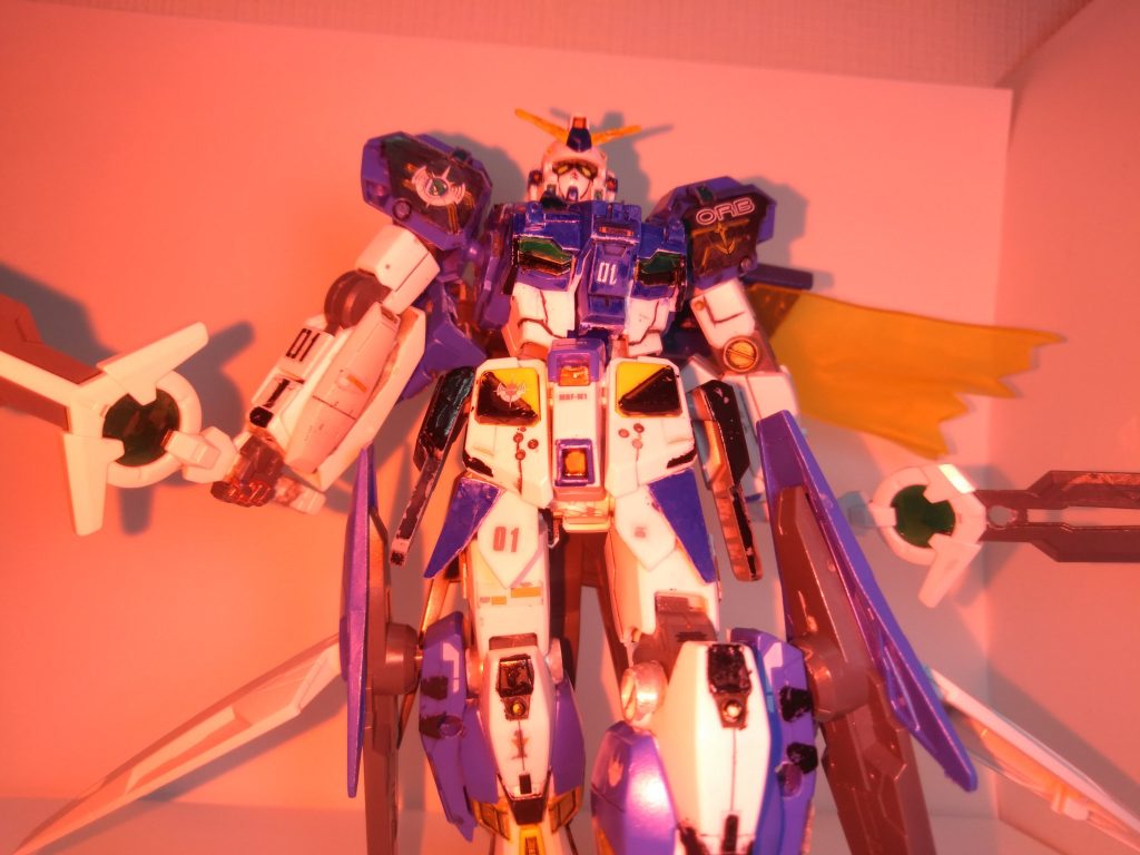 トランザム＆GNソードVでトランザムはスマホについているライトの部分にセロテープを貼り上から油性ペンで赤、ピンクを塗り再現しました。塗るときは自己責任でお願いします