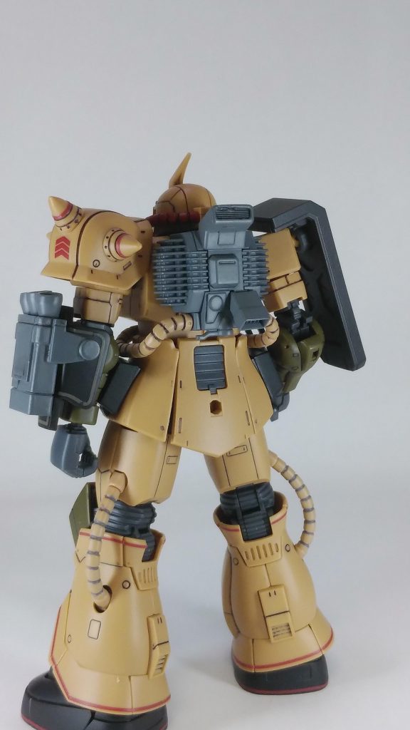 バックパックもグレーで塗装。
実は昨年内の完成を目指していたのですが、年末は制作時間があまり取れずに年を越してしまいここでようやく完成するに至った次第でございます。