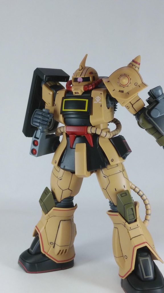 ２連装ミサイルポッド構えたイメージ。
ミサイルポッド本体はアクリジョンのグレー、ミサイル部分もアクリジョンのモンザレッドでそれぞれ塗装しました。