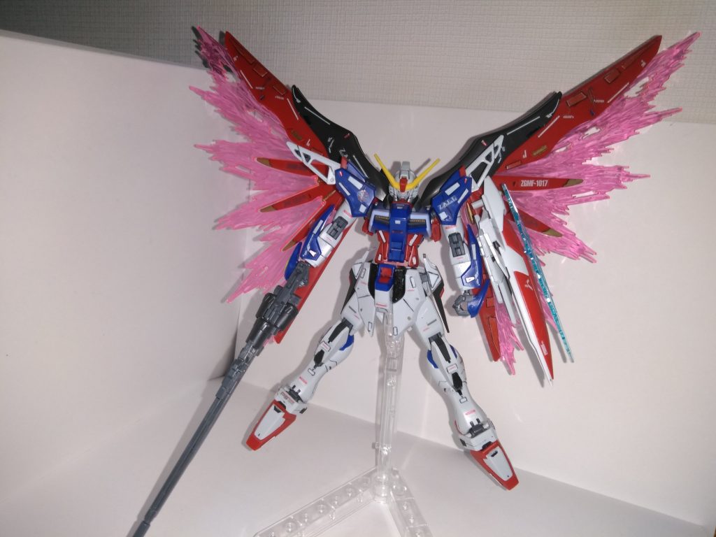 正面バスターライフルを持たせてビームシールドがポロポロ落ちてくるので、ウィングガンダムEWのシールドの上に付けました