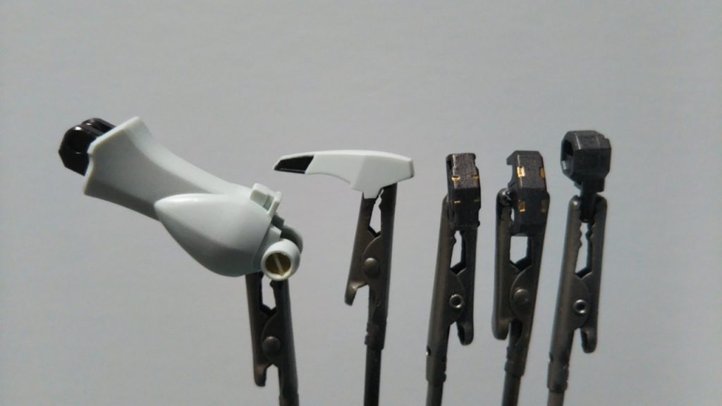 足パーツの部分塗装。