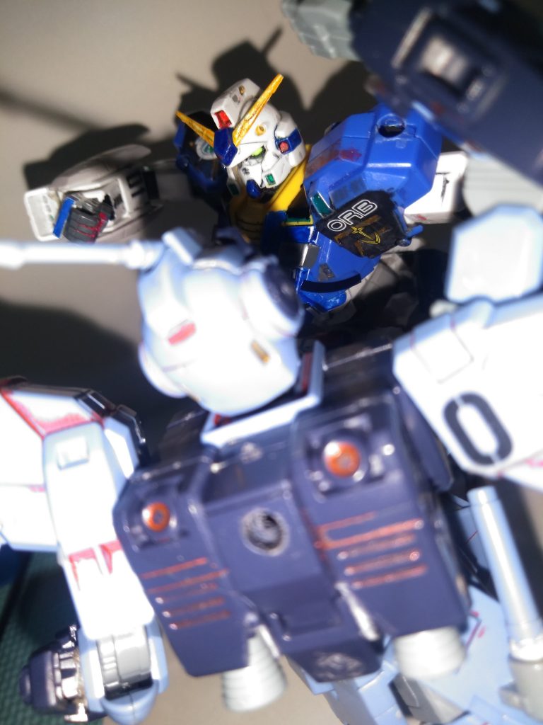 ペイルライダーステスと対戦ペイルライダーステス方に別の角度からのを載せてありますそしてタグ、ウーアオーガンダムを作らせてもらいました他の装備の一覧が載っていますので良ければ見て下さい！ありがとうございました！