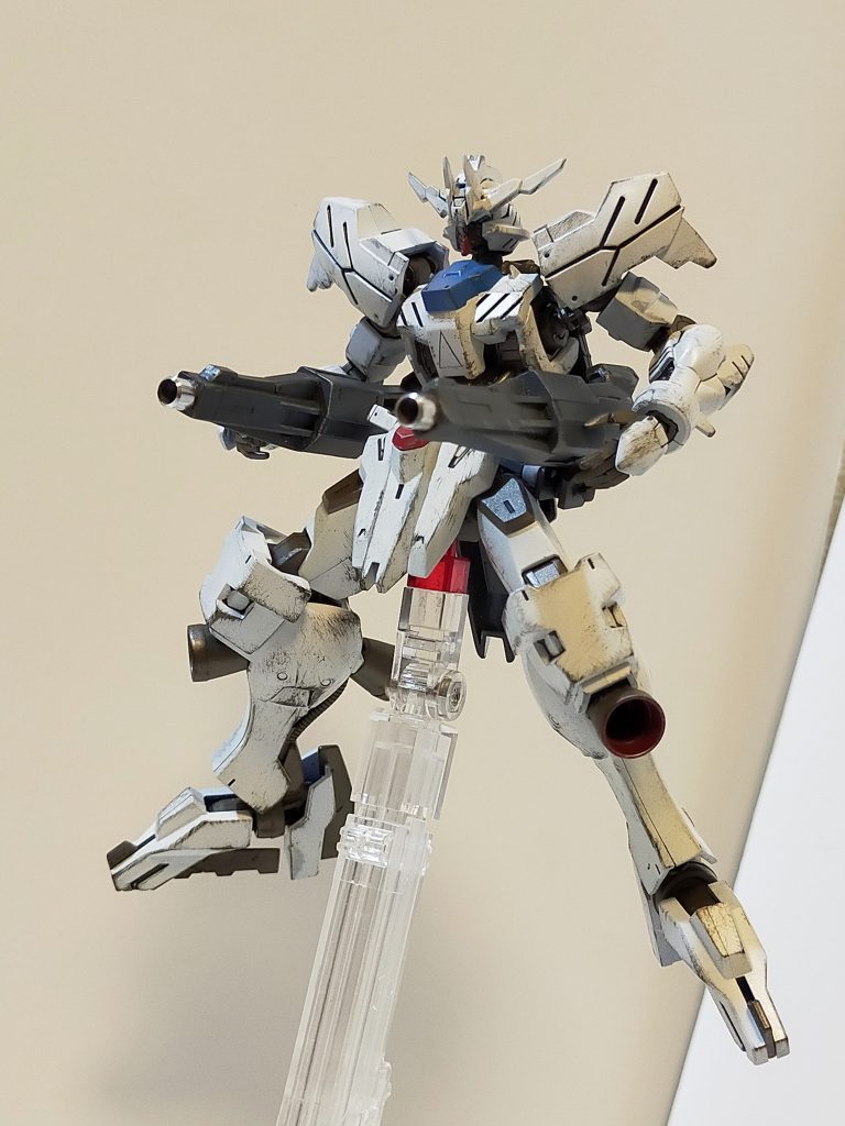 ヴェスバーの様に使用可能です。
銃口先端にはアクセントとしてメタルパイプを接着してみました。