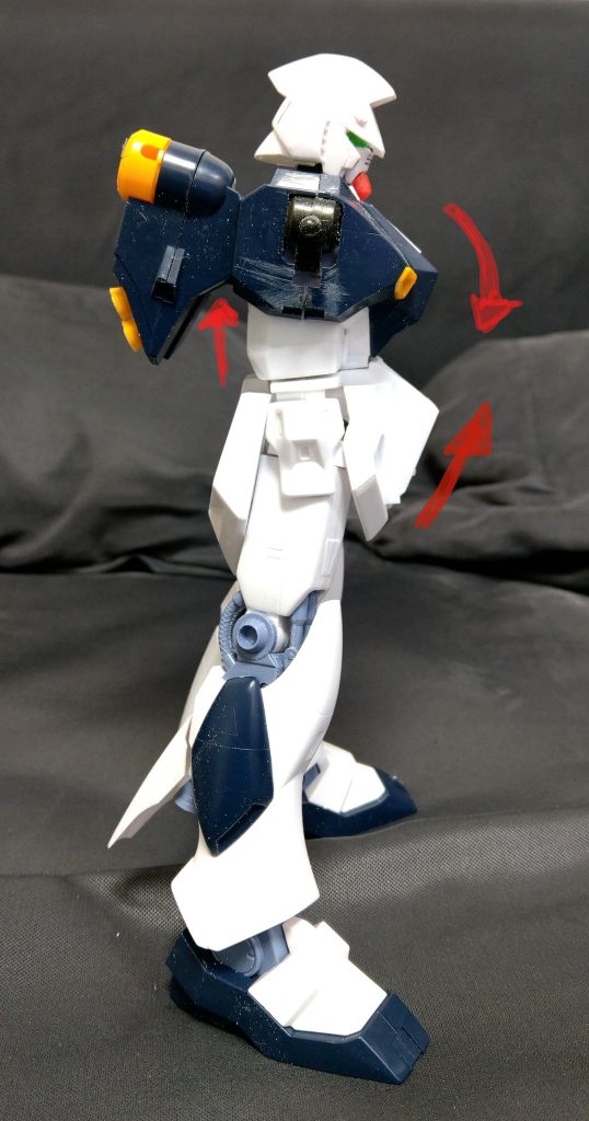 胴体の延長、前屈み気味にしてS字立ちに。頭の小型化とフンドシ部分の大型化。