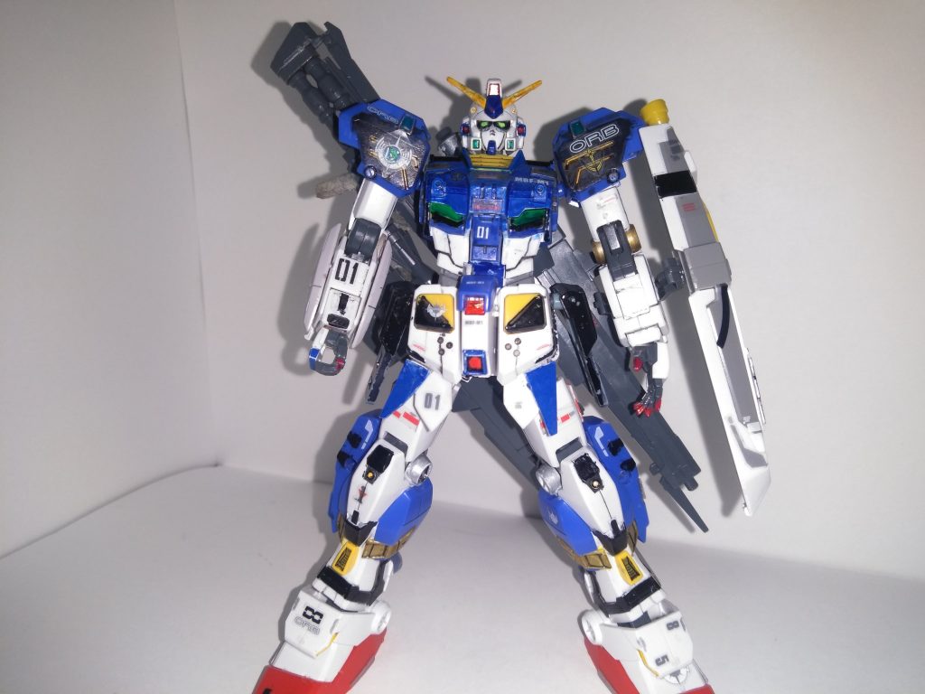 ウーアオーガンダム(ビックライフル装備)正面デュエルmgライフルとライトニングライフルを使っています!