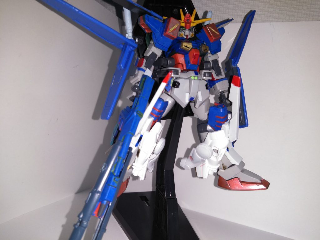 正面ぱっと見るとZZに見えなくもないシールドはZZIIでZZガンダムは足が命と思い太くしました 