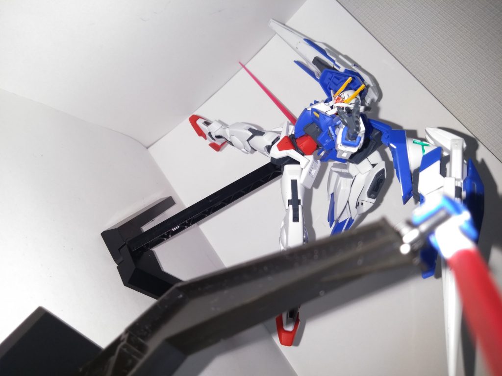 ビームサーベルダガー
刹那は武器を投げまくるのでイアンが経費削減でクアンタからビットにしたらしいです