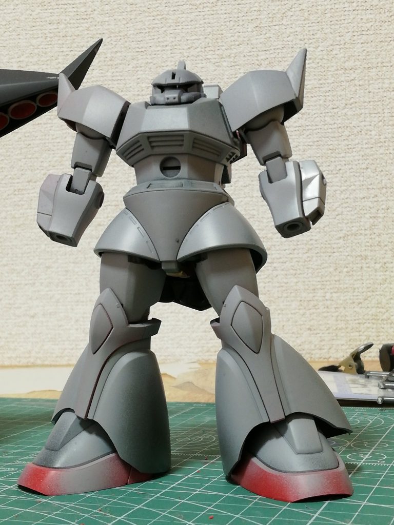 太ももをスカートぎりぎりまで寄せてるのがわかりやすいかと。