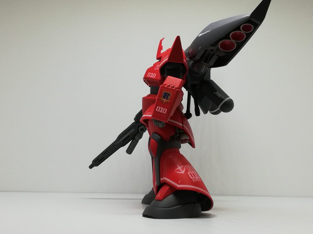 リゲルグのパーツだけでは足らず、量産型ゲルググ付属のゲルググキャノンの小型シールドを要求してきます。