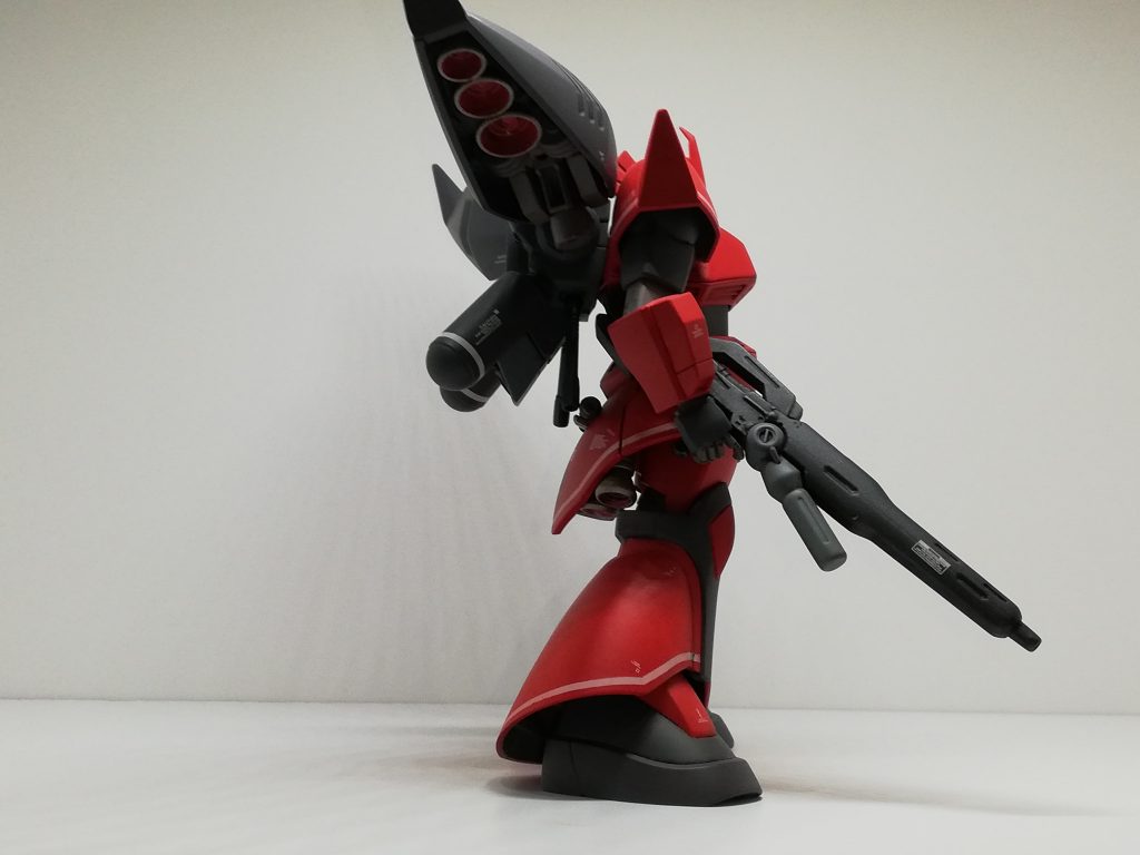 ガーベラのライフルとか、他で潰しの利かないものばっかり要求するんですよ、ジョニーのモビルスーツは。