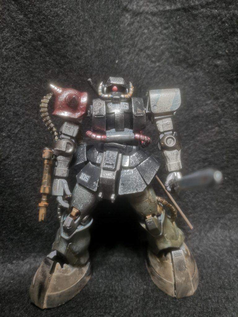 全体像本デザインはある地球方面軍所属パイロットが駆るザクをベースにドムの足と左肩を装備している。なお余剰パーツの兼ね合いにより必ずしもこの組み合わせではない。