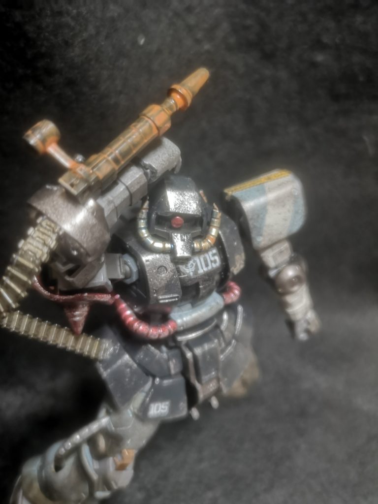 ベルトリンク式だが可動域を阻害しない設計。