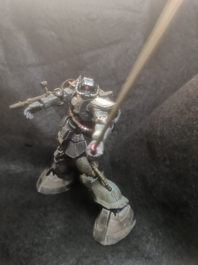 近接武器として2種のブレードを装備。