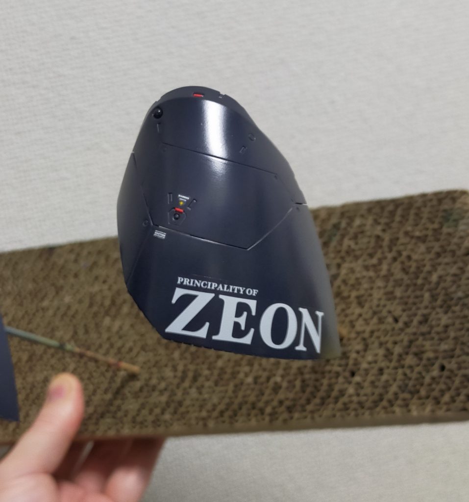 塗装後にデカールとレッドポイントを入れた所です。