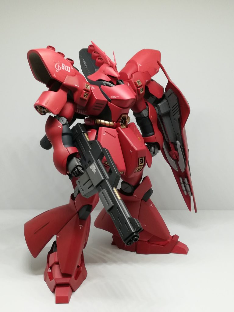 旧キット風の濃淡二色の赤をやってみたかったので、クレオスのシャアレッドとシャアピンクをベースに調合しました。