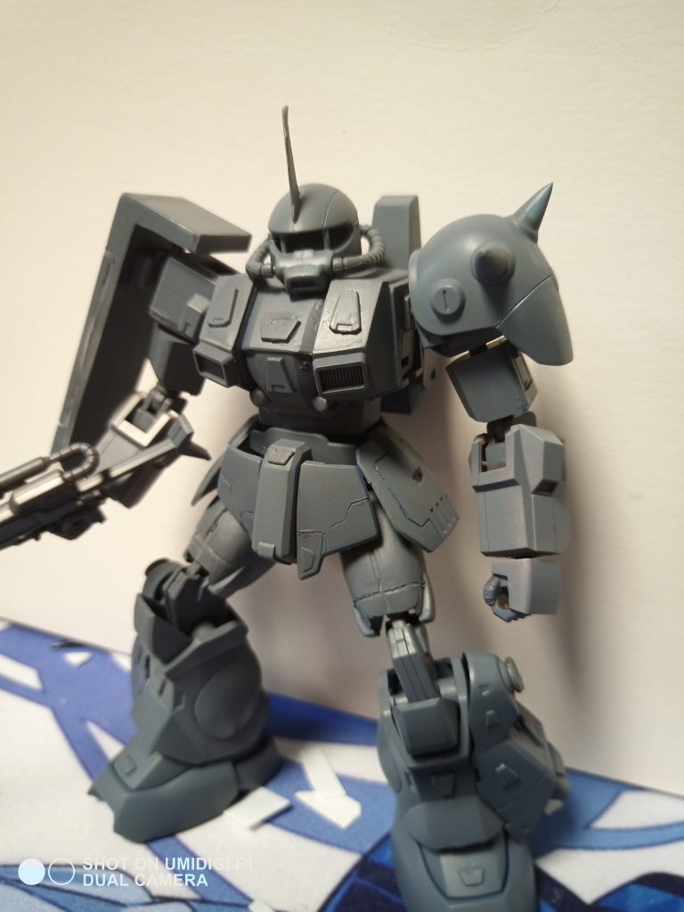 右肩シールドはハイザックのものの上からプラ板で大型化しました。長方形で大きい方がカッコ良いので。下腕部はガルバルディリベイクの余剰パーツでβの腕部が関節含め丸々余るので使用しました。