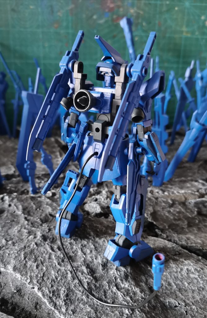 可動性、機動性及び索敵性能は(初)と(中)に劣るが、三機も搭載した特殊機能、”煉赤”を最大限活用する、生き様を決めたとも言える一機＝＝ 