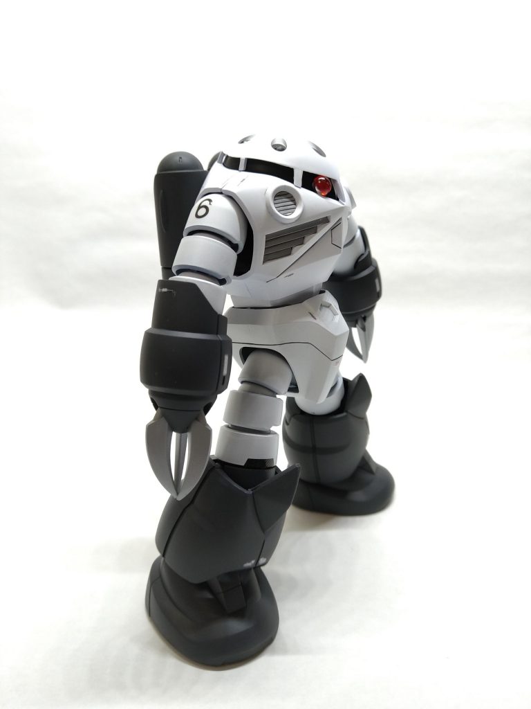 肩には6のデカール。意味はありません。