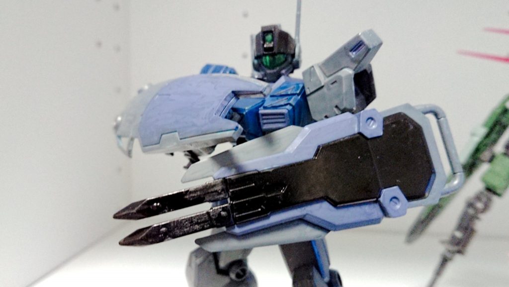 ラピエサージュ type.1。この時はまだシステムウェポンの陸戦シールドを手にいれてなかったのでジムカスタムの曲面シールド、ストライカーのシールドを装備しています。