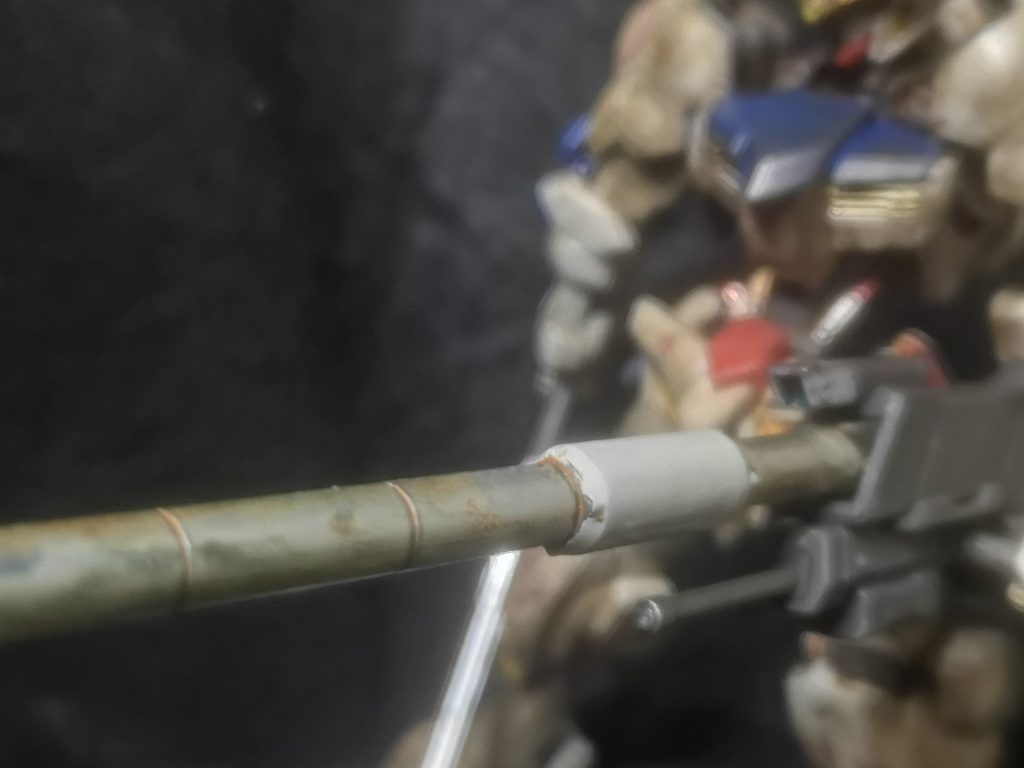 武装は塗り分け。赤焼け、青焼けを入れてメリハリをつける。