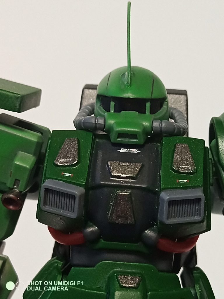 そして1番見てほしいというか工夫出来たなと思うところが、モノアイ!斧の画像の通り稼働もしますがなんと!消灯できます。黒い部分にマグネットシートを使用し、クリアレッドで塗装した釘の頭をモノアイとすることで、スムーズな稼働と消灯をすることが出来ます!