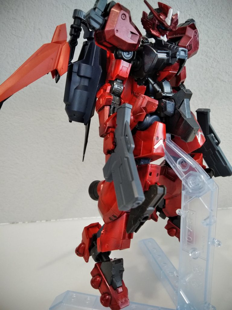 オルタナティブストライカー製作者の好みを合わせたバックパック複数のブースターによる高機動ジャスティス系列やテスタメントを思わせる装備をアスタロトに合わせました！