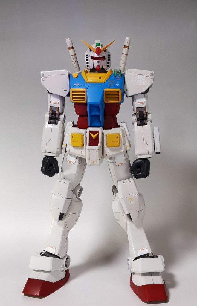 メガサイズの形状はRGや3.0と同じ1/1ガンダムが元になっています。そこからディテールの足し引きをしました。 