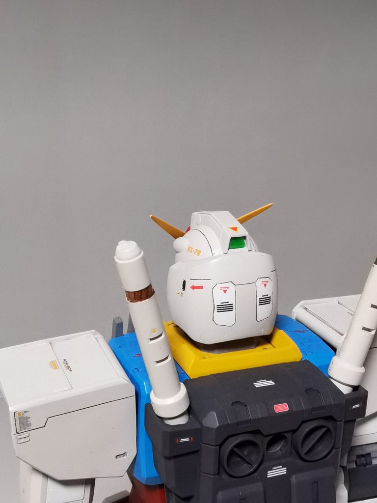 デカールはリアルタイプガンダム用などを使用し少し古くてポップな感じにしました。スジボリやデカール含め1/48に最低限のローディティールで纏めたつもりです。 