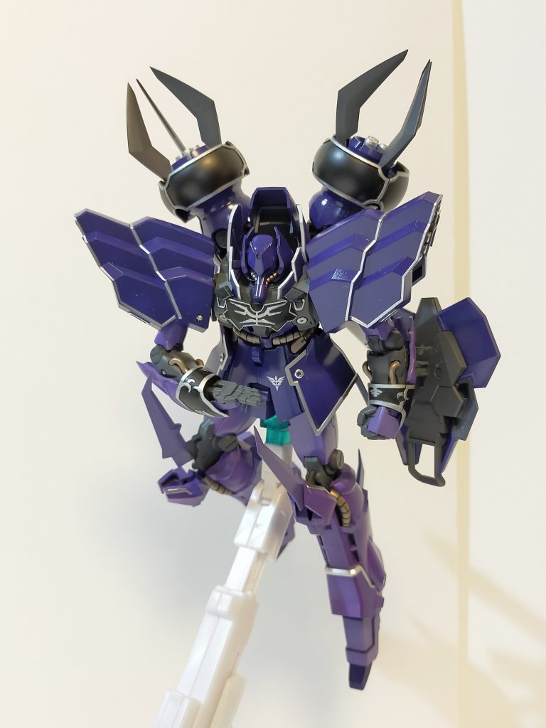 大佐に敬礼。このポーズは外せません!平手はジャンクより用意しました。