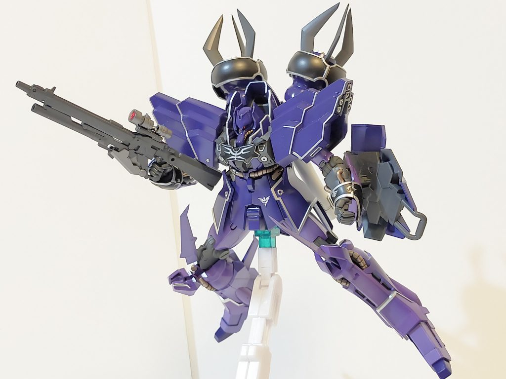 ビームライフルはシナンジュの物を改良したものを装備。