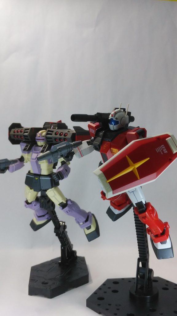 敵部隊への突撃のイメージでジム・インターセプトカスタムとのツーショット。