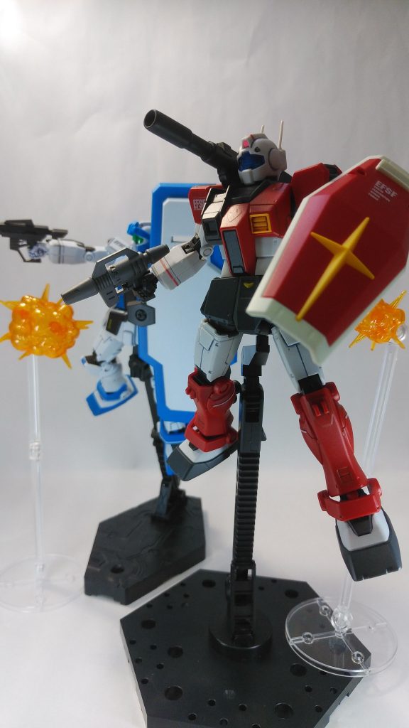 ジム・ガードカスタムとのツーショット。ア・バオア・クーでの激戦をイメージ。