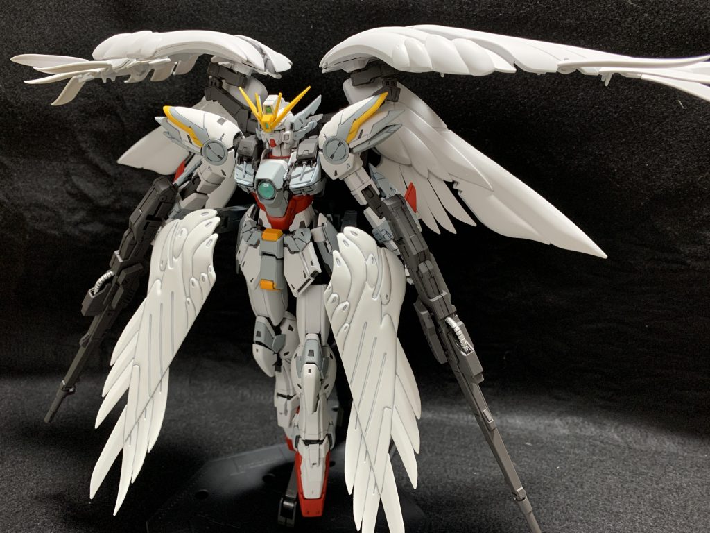 スノーホワイトプレリュード腰にセラフィムユニットっぽいものを取り付けました。HGFAウイングゼロカスタムの翼とHGBCアームアームズのジョイントを使って接続してます。