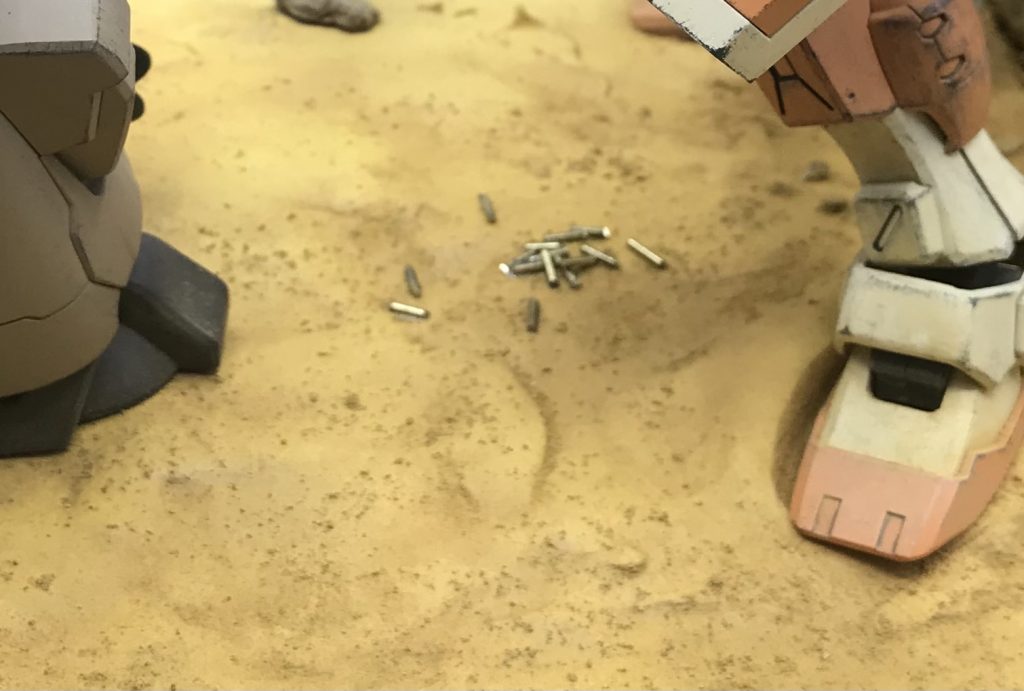 1mmの真鍮線を切っただけですが、薬莢も作ってみました。