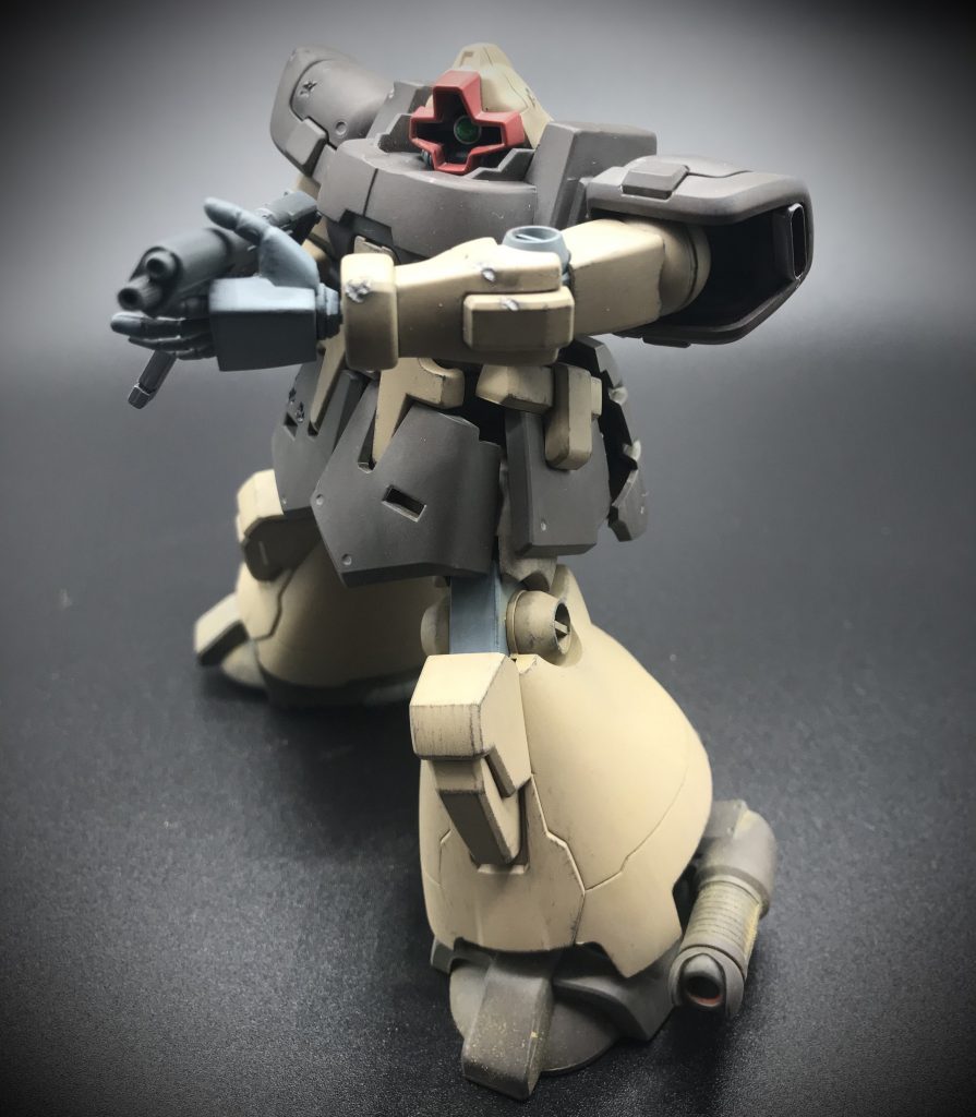 備忘録も兼ねて、今回から塗装レシピを記載しようと思い立ってメモしてたのですが、厳密な割合では無いので参考にする方が万が一いる場合は自己責任でお願いします😗【パワードジム】・下地関節:メカサフSuperヘビィそれ以外:サーフェイサーEVO(グレー)・塗装白:ホワイト(Mrカラー)90% +タン(Mrカラー)10%オレンジ:オレンジ(Mrカラー)45%+ホワイト(Mrカラー)45%+黄橙色(Mrカラー)10%+ダークイエロー少量黄色:クリアイエロー(Mrカラー)50%+黄橙色(Mrカラー)50%武器:ガンメタル(ガイアノーツ)バーニア:フレームメタリック2(ガイアノーツ)、内部はクリアレッド(タミヤエナメル)赤:モンザレッド(Mrカラー)バイザー:蛍光グリーン(ガイアノーツ)、内部のシルバー部はガンクローム(Mrカラー)黒:ブラック(Mrカラー)40%+スモークグレー(Mrカラー)40%+グレーFS16440(Mrカラー)20%【ドムトローペン】・下地グレー部:メカサフヘビィブラウン部:サーフェイサーEVO(オキサイドレッド)・塗装茶色:レッドブラウン(Mrカラー)40%+マボガニー(Mrカラー)60%薄茶:デザートイエロー(ガイアノーツ)赤色:モンザレッド(Mrカラー)バーニア:フレームメタリック2(ガイアノーツ)、内部はクリアレッド(タミヤエナメル)武器:ミディアムブルー(ガイアノーツ)20%+ニュートラルグレーⅣ(ガイアノーツ)60%+インナーブラック(ガイアノーツ)20%関節:ブルーグレー(ガイアノーツ)40%+ニュートラルグレーⅣ(ガイアノーツ)60%気づいたらラッカー塗料ばっかり使っている‥