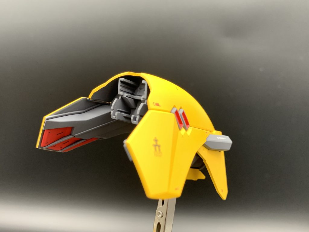 塗り分け①パーツの分割が細かいので、塗り分けの差異は「どこの部品」と「どこの部品」が「一体」もしくは「分割」されているかを考えて、メカ的に不自然な塗り分けにならないように注意します。