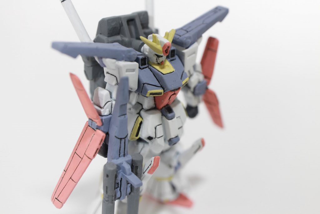 下地に白をエアブラシで吹いてから、セイラマスオカラーを筆塗りしました。