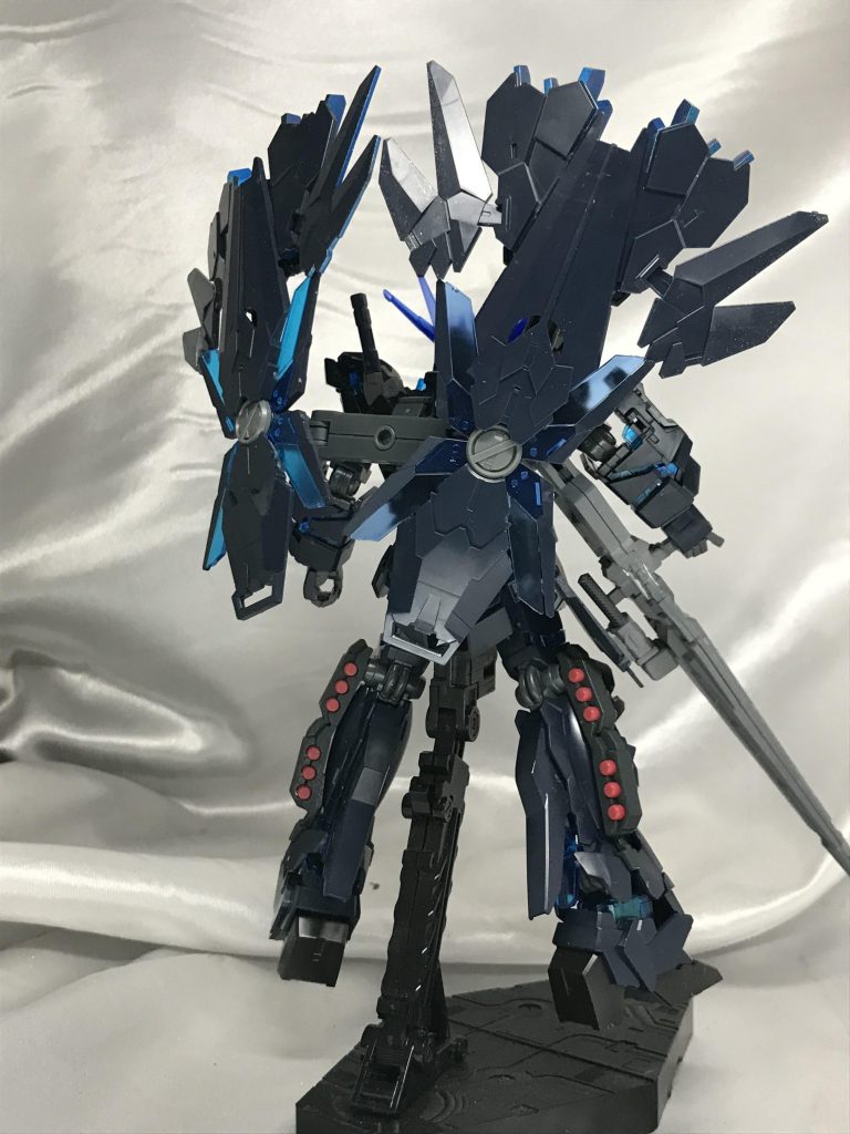 フェネクスとは似て非なるバックパック。アームドアーマーXC二枚乗せで誰でもデストロイモードを使いこなせる想定です。