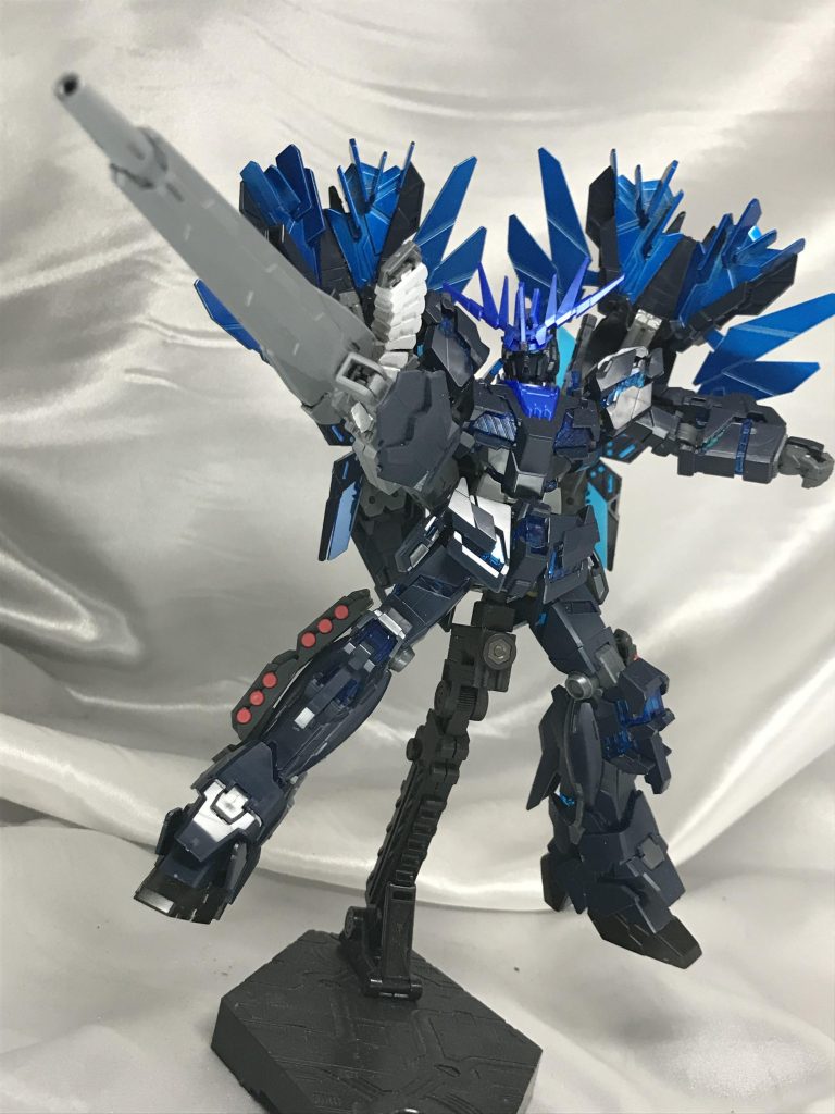 ほんと、ウィングのバスターライフルを宇宙世紀に持ってきたみたいな火力を想定したんですが、出てきたら面白そう（笑正直言いますとHGUCペルフェクティビリティの余剰などが大量にあり、何か組み合わせて作れないかという結果生まれた機体です。めちゃくちゃ気に入ってるんで、十分堪能したのちナミさんとフュージョンアップすると思いますｗ