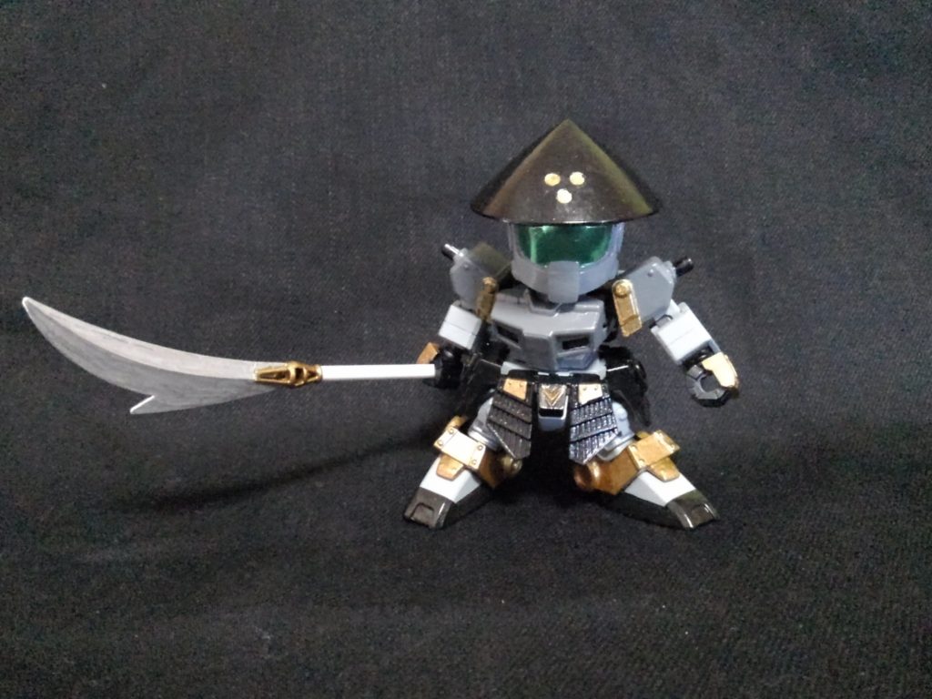 陣傘装備。兜だと仰々しく感じたので、これをかぶせています。