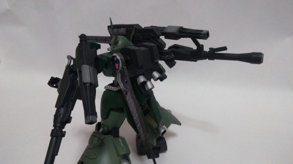 大型レールガン射撃体制背面