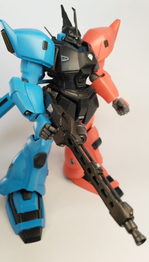 武器はマシンガンに特化。銃身カバー開口、ストック短縮、マガジン？取り付けでMG42に近づけました。